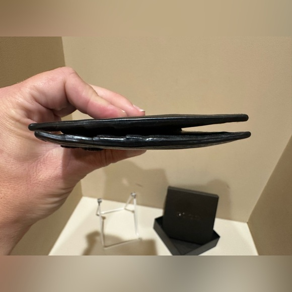 Gucci Bee Bifold Leather Wallet W/built in MoneyClip and Box - Picture 7 of 13